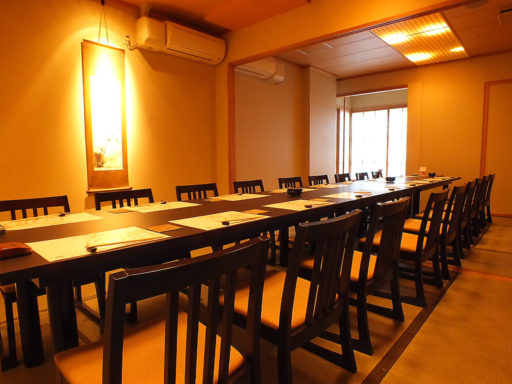 「風（かぜ）、流（ながれ）」　接待やちょっと贅沢な会社宴会などに最適なお席です（4名～22名様）