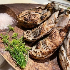 【当店おすすめ】海の恵みを様々な調理法で！カキポンズや豪快な炙りでの写真