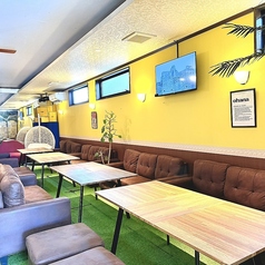 《複数人でもゆったりと寛げるソファー席です◎》