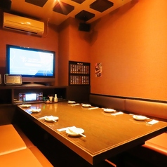 掘りごたつの個室をご用意!お仕事帰りでも、足の疲れを気にせずお食事をお楽しみいただけます♪人数等、お気軽にご相談ください。各種ご予約をお待ちしております!