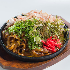 鉄板ホルモン焼きうどん