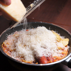 味・映え間違いなし！！新登場チーズ料理★イタリア産グラナパダーノのかまくらパスタ♪の写真