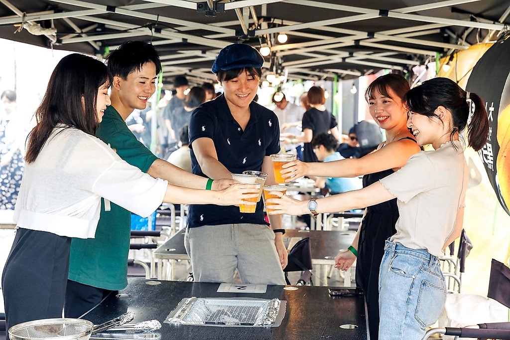 施設ご利用料金にソフトドリンクは含まれています。※飲み放題は別途利用料金かかります