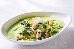 エビとほうれん草のバジルクリーム