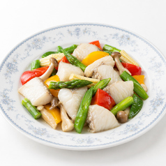 白身魚と季節野菜の強火塩炒め