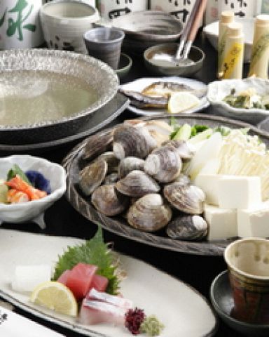 三重県産の厳選された貝を使用した貝料理。自慢の「はまぐり鍋」は必食！