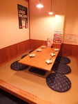 お座敷6名席。畳の上で足を伸ばしてゆったり★女子会などに人気のお席ですのでお早めにご予約を！