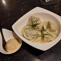 〆に迷ったらコレ！生地から手作りの“ロシアの水餃子”