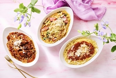 左　牛肉のラグー　右　北海道産チーズのミートソース