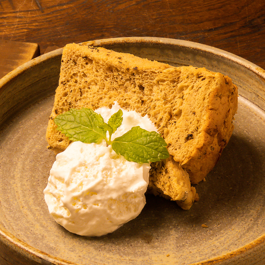 ディナーでもランチでも楽しめる当店自慢のデザート「 アールグレイシフォン」等ご用意しております