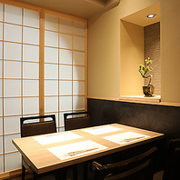 木の温もりと和の美しさが調和した個室