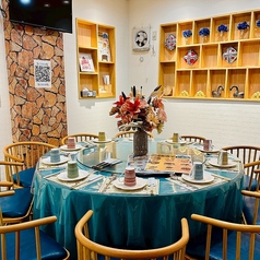 3階小個室となります。20名以上ならフロア貸し切りが可能！お客様の希望があれば、貸し切りB1フロアにて蘭州拉麺パフォーマンス披露・体験が可能となります。印象を残させたい宴会などぜひご相談ください。