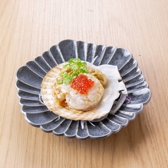 活帆立バター焼き　いくら添え