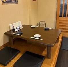 【居心地の良いお座敷席】こだわりの餃子やサワーを味わいながら、親しい方々と和気藹々と過ごせるお席です♪