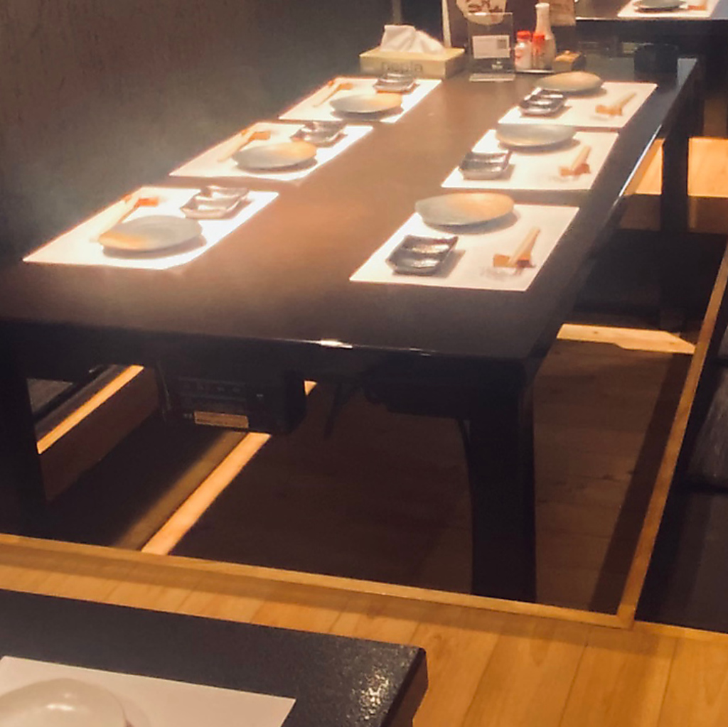 連結可能な掘りごたつ席は最大16名様でご利用いただけます。