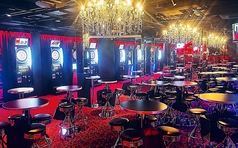 メインフロアはワイドスクリーン200インチ付！ダーツもいっぱい♪記念日や飲み会・歓迎会・送別会・懇親会・などで盛り上がれること間違いなし！！様々なご相談に対応させて頂きます☆是非一度ご連絡、お問い合わせを！