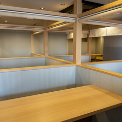 【テーブル席】各種宴会に最適♪新しい店内は清潔感たっぷりでお寛ぎいただける空間を心がけております♪【蟹/かに/カニ/河原町/食べ放題/食べ飲み放題/三宮/寿司/個室/誕生日/神戸/飲み放題/海鮮/神戸三宮】