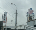 2021年3月に閉場した下之一色魚市場の想いを受け継いでいきます。入口にある看板は実際に下之一色魚市場につけられていたものです。