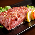 料理メニュー写真 【名物！一枚肉！】炭咲カルビ