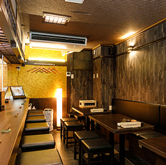 テーブル4名席3卓ございます。