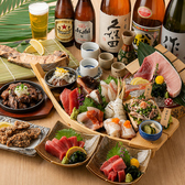 豊洲直送の本鮪や旬の鮮魚のお刺身と、最高級備長炭で香ばしく焼き上げる信玄鶏の炭火焼きを一度に味わえる、当店自慢の特選コースです。海と山の厳選食材が織りなす極上のハーモニーは、ご接待や記念日など特別な夜を華やかに彩ります。心ゆくまで至福のひとときをご堪能ください。