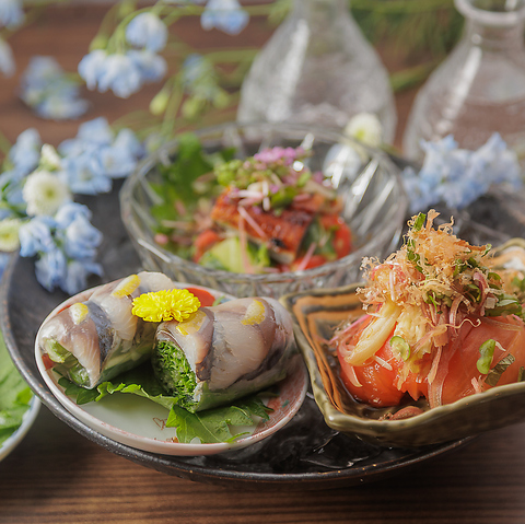 季節で変わる豊富な日本酒とお酒に合う小皿料理が楽しめる隠れ家的なお店です！