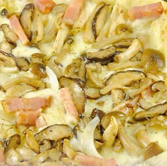 秋のキノコとベーコンのタルトフランベPIZZA～トリュフの香り～