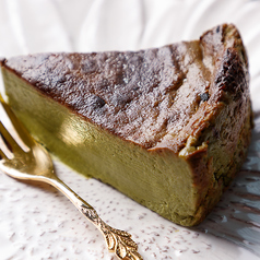 アート体験の後は♪こだわりの抹茶バスクチーズケーキ