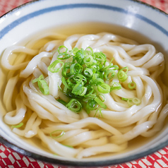 定番の「かけうどん」うどんの食感と出汁は抜群！