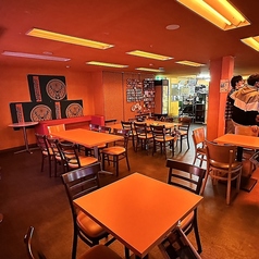 グループの大人数来店にも対応可能！朝まで営業しているので飲んで、食べて、遊ぶがここで出来ちゃいます♪