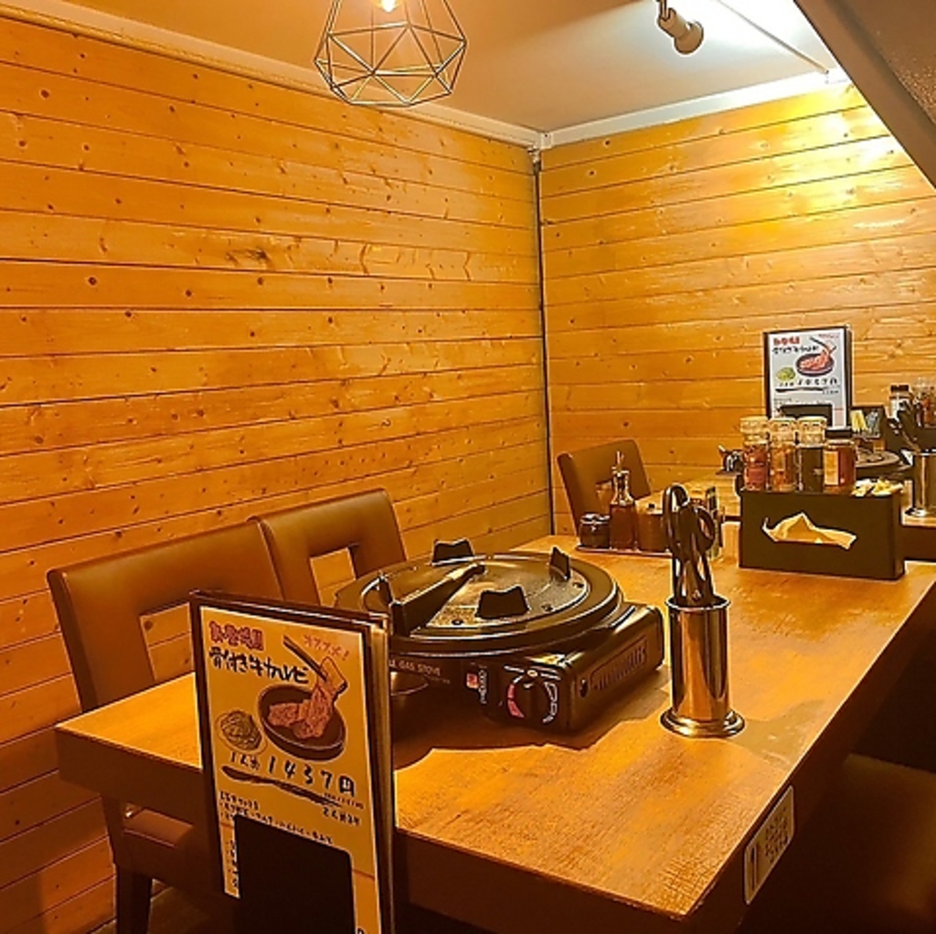 テーブル席、屋根裏部屋風の座敷などゆっくりとできるお席をご用意しております！最大100名様可能！