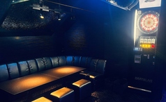 ダーツ付きソファゾーン♪ダーツ＋ビリヤード＋ソファ席でゆったりと仲間内だけで楽しむ空間ができあがり☆　20名様で悠々楽しめます♪