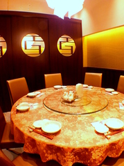6～10名様用の円卓個室。2部屋をくっつければ最大20名様までOK！円卓の個室◎♪イオンでは珍しい個室席で会社宴会や家族のお食事など様々なシーンで本格中華料理を。