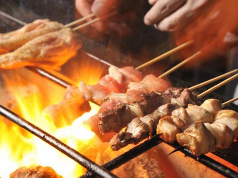 こだわりの備長炭で豪快に炙る絶品串99円～！