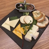 全席に無料Wi-Fiを完備しております。お食事中のちょっとした調べ物はもちろん、ビジネスでのご利用や、リモートワーク後のリフレッシュにも快適なインターネット環境をご提供いたします。