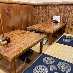 会社宴会や歓送迎会に最適な座敷席をご用意しております♪ゆったりとした空間で、仕事の疲れを癒しながら、楽しいひとときを過ごせます。仲間たちと共に美味しい料理を楽しみながら、心温まる会話を楽しんでください。ぜひご予約をお待ちしております！