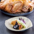 料理メニュー写真 鶏の丸焼き北京ダック風(ご挨拶の一巻き)