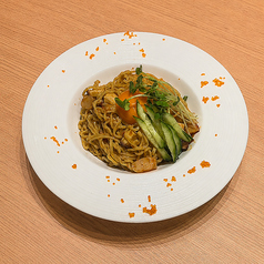 冷やし海鮮マーラー麺卵黄のせ