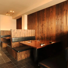 お喋りしやすいボックス席◎仕事帰りやプライベート利用にも◎