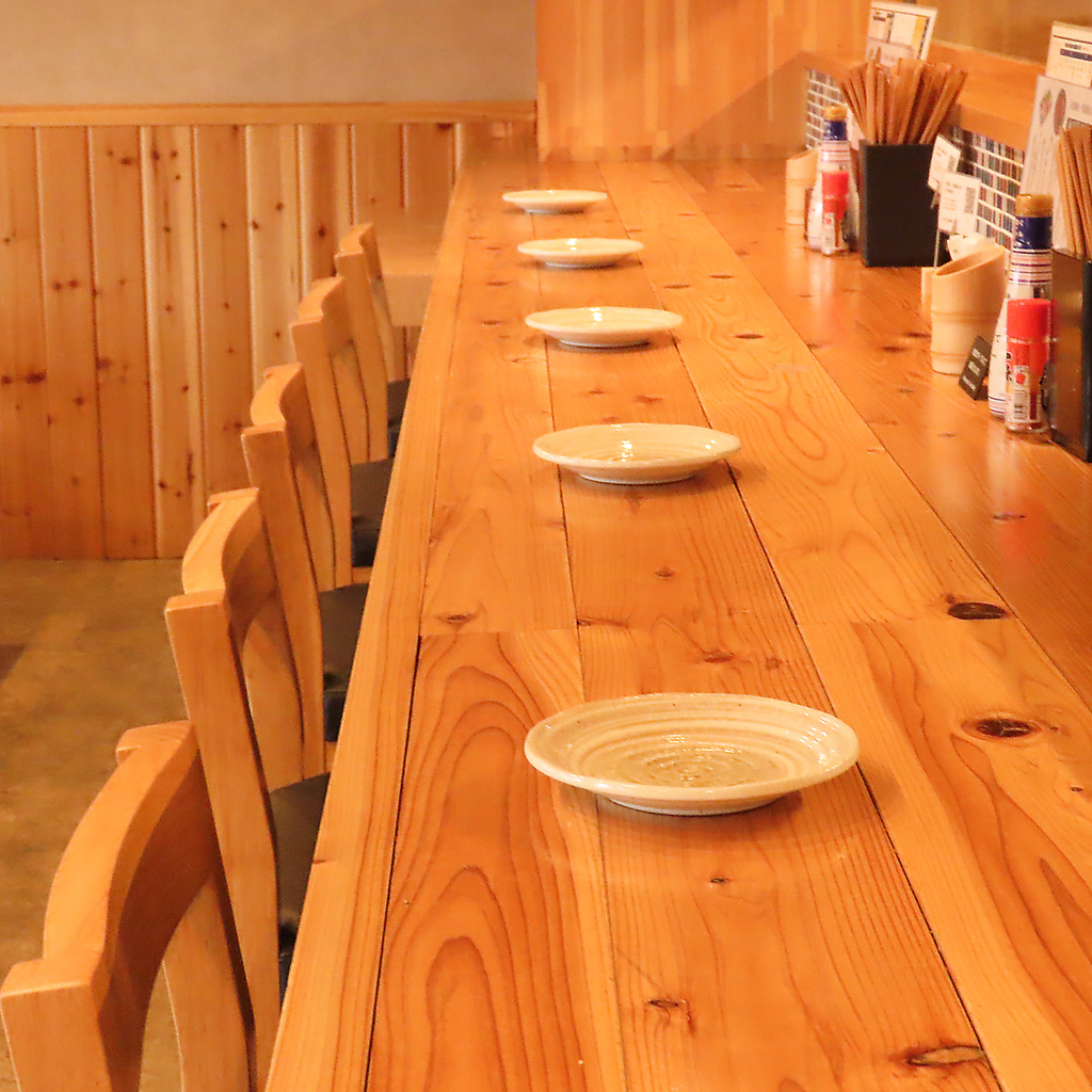 サク飲みやデートにもピッタリのカウンター♪おひとり様も大歓迎！じっくりお酒を愉しんでください！