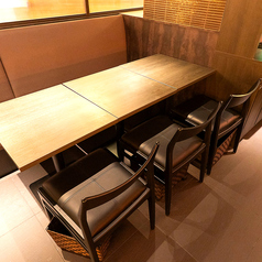 6名様でもご利用いただけるテーブル席をご用意。接待や会食はもちろん、女子会や少人数の食事にも最適です。
