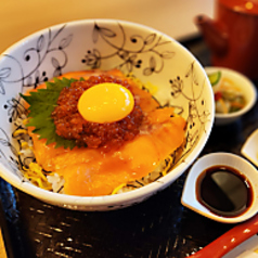 【こだわりランチMain】鮭親子丼