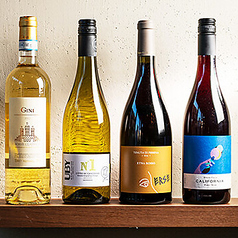 多彩なグラス&ボトルワインをご用意。日本のお酒も充実