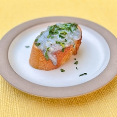 カラブリア風発酵しらすとバターのクロスティーニ