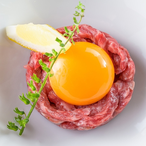 【渋谷区認可取得済み】ユッケ・黒毛和牛の肉寿司など、新鮮な生肉を多数ご用意