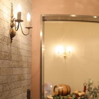 入口から店内まで暖かい雰囲気であなたをお出迎え