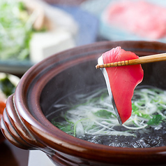 鰹の名店が贈る「鰹のしゃぶしゃぶ」！鰹専門店ならではの味わいをご堪能下さい。の写真