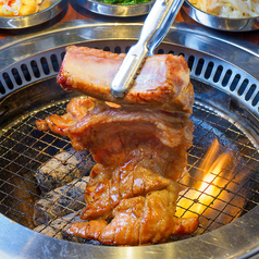 サムギョプサルからチゲまで！本場韓国の人気料理を丸ごと堪能の写真
