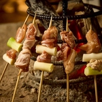 個人店居酒屋だからこそ『手打ち』『炭火』『国産』３つのこだわりを最大限活かした別格の焼き鳥。