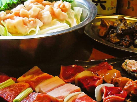 こだわり食材である薩摩地鶏を使用した鶏料理の数々が堪能できる居酒屋。
